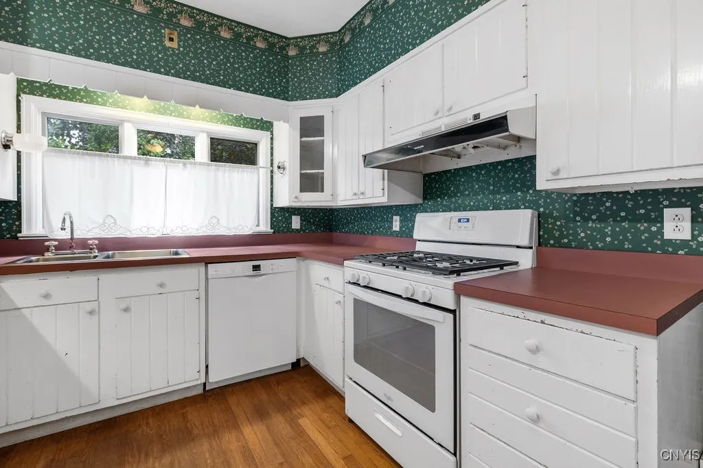 300 3rd Street, Salina, New York 13088, Salina, New York 13088, 4 Bedrooms Bedrooms, 11 Rooms Rooms,2 BathroomsBathrooms,Residential,For Sale,300 3rd Street, Salina, New York 13088,S1632873