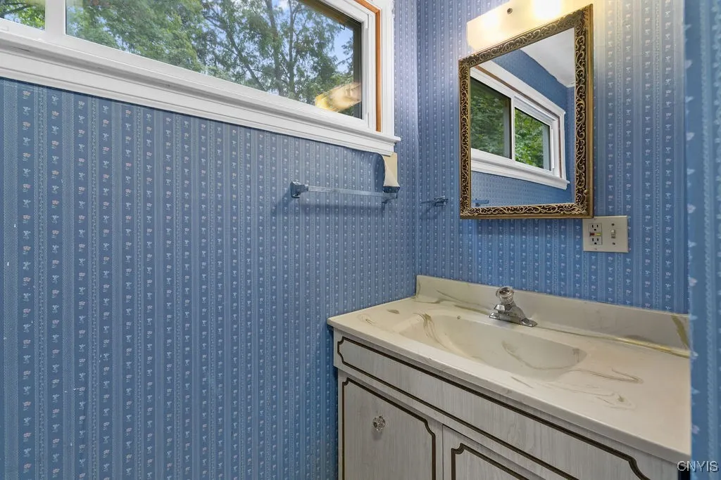 300 3rd Street, Salina, New York 13088, Salina, New York 13088, 4 Bedrooms Bedrooms, 11 Rooms Rooms,2 BathroomsBathrooms,Residential,For Sale,300 3rd Street, Salina, New York 13088,S1632873