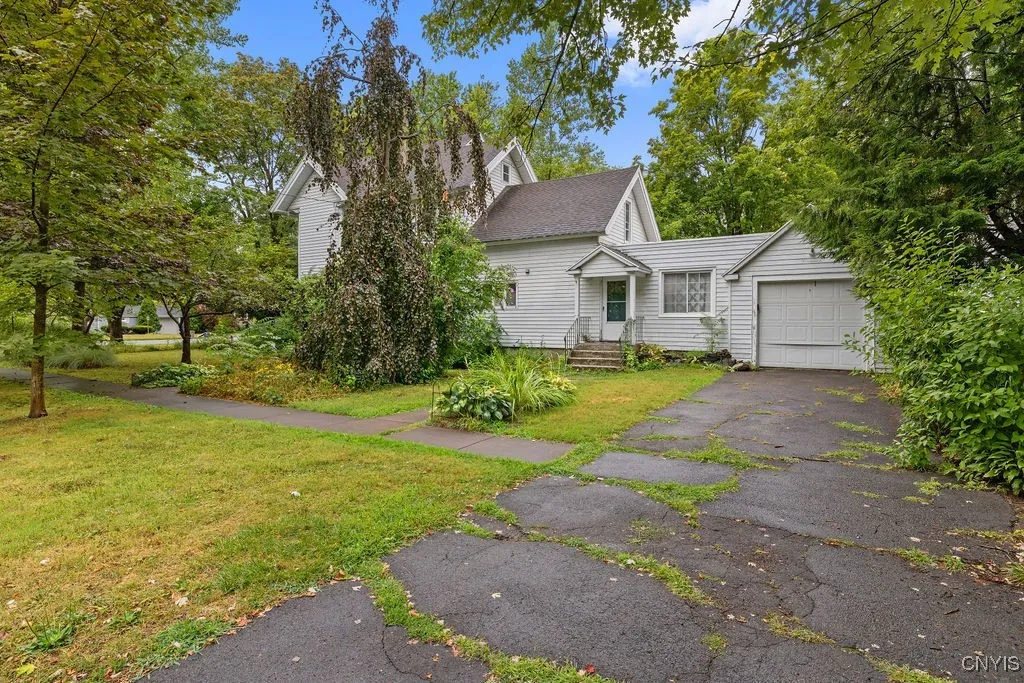300 3rd Street, Salina, New York 13088, Salina, New York 13088, 4 Bedrooms Bedrooms, 11 Rooms Rooms,2 BathroomsBathrooms,Residential,For Sale,300 3rd Street, Salina, New York 13088,S1632873