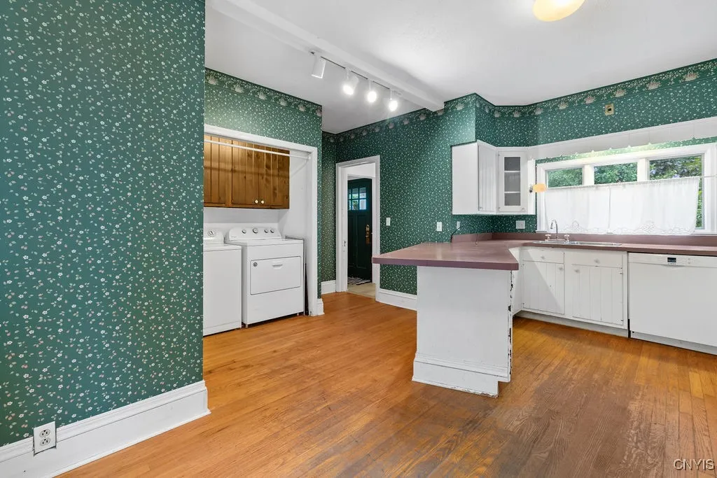 300 3rd Street, Salina, New York 13088, Salina, New York 13088, 4 Bedrooms Bedrooms, 11 Rooms Rooms,2 BathroomsBathrooms,Residential,For Sale,300 3rd Street, Salina, New York 13088,S1632873