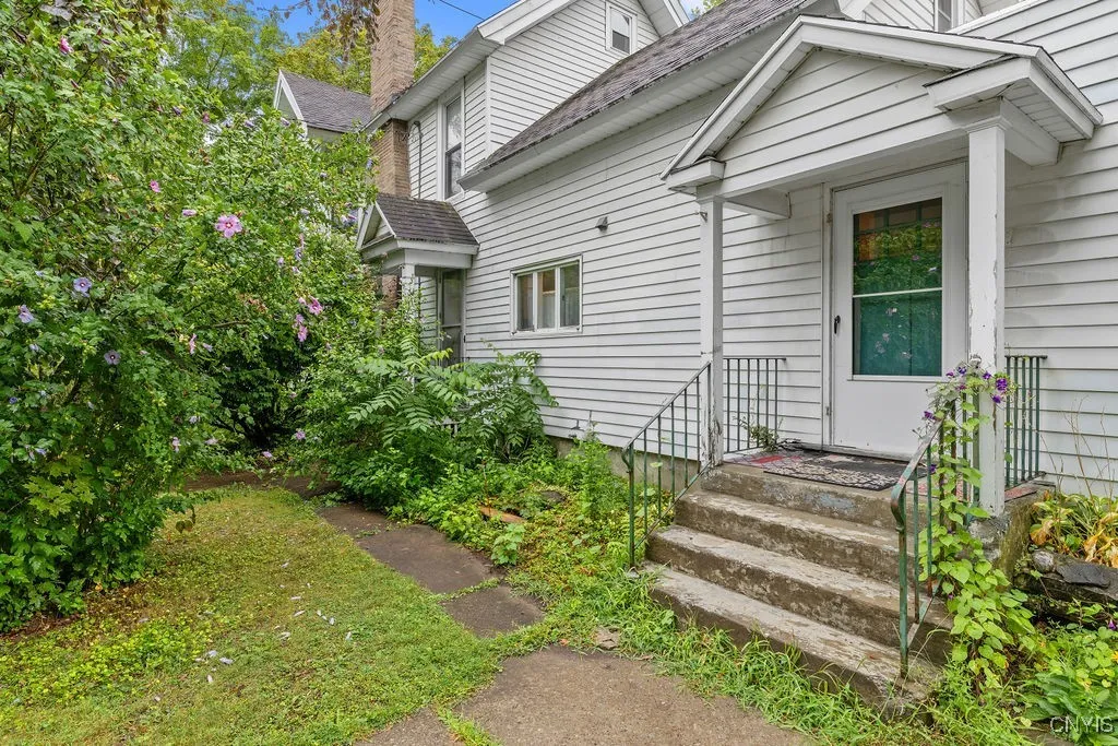 300 3rd Street, Salina, New York 13088, Salina, New York 13088, 4 Bedrooms Bedrooms, 11 Rooms Rooms,2 BathroomsBathrooms,Residential,For Sale,300 3rd Street, Salina, New York 13088,S1632873
