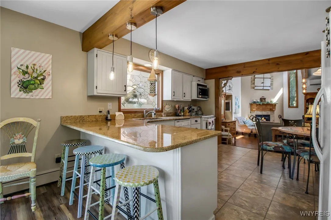 BREAKFAST BAR