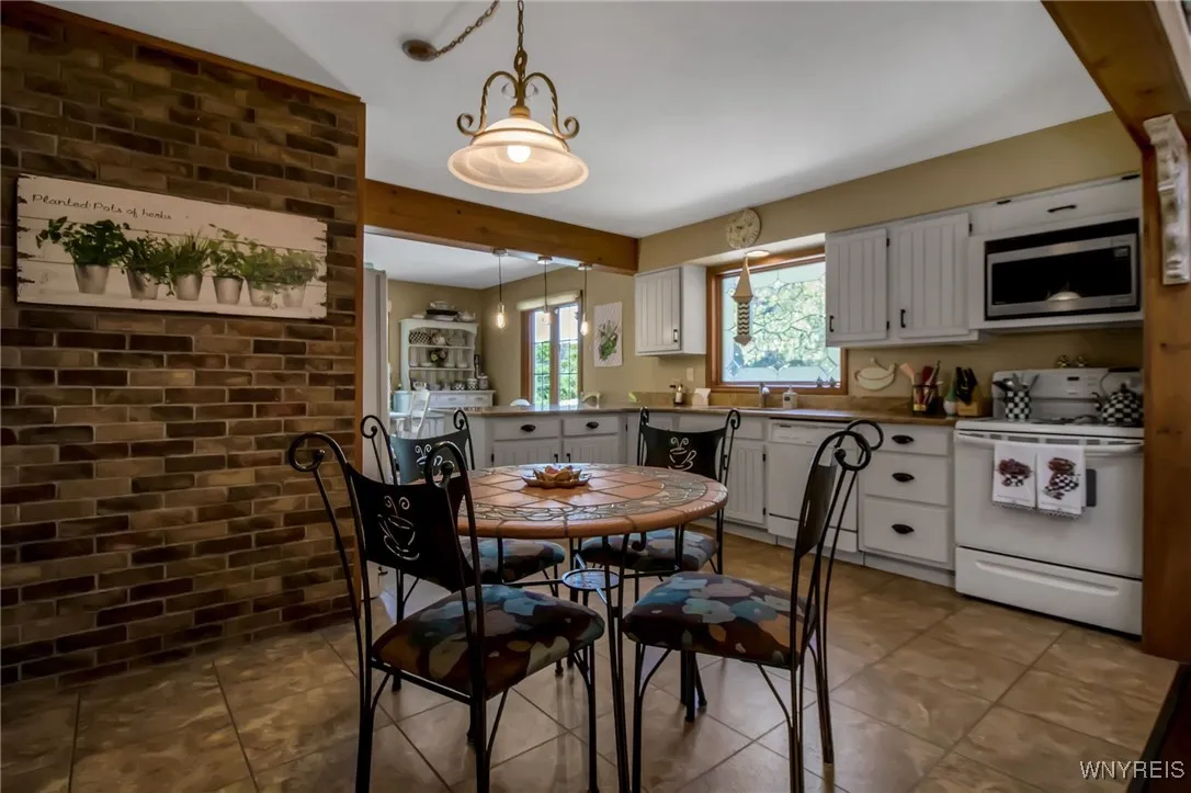 4369 Bolton Road, Royalton, New York 14067, Royalton, New York 14067, 4 Bedrooms Bedrooms, 9 Rooms Rooms,2 BathroomsBathrooms,Residential,For Sale,4369 Bolton Road, Royalton, New York 14067,B1632910