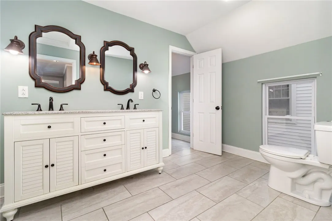 56 Vassar Street, Rochester, New York 14607, Rochester, New York 14607, 4 Bedrooms Bedrooms, 9 Rooms Rooms,1 BathroomBathrooms,Residential Lease,For Rent,56 Vassar Street, Rochester, New York 14607,R1632419