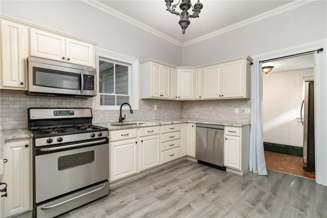 56 Vassar Street, Rochester, New York 14607, Rochester, New York 14607, 4 Bedrooms Bedrooms, 9 Rooms Rooms,1 BathroomBathrooms,Residential Lease,For Rent,56 Vassar Street, Rochester, New York 14607,R1632419