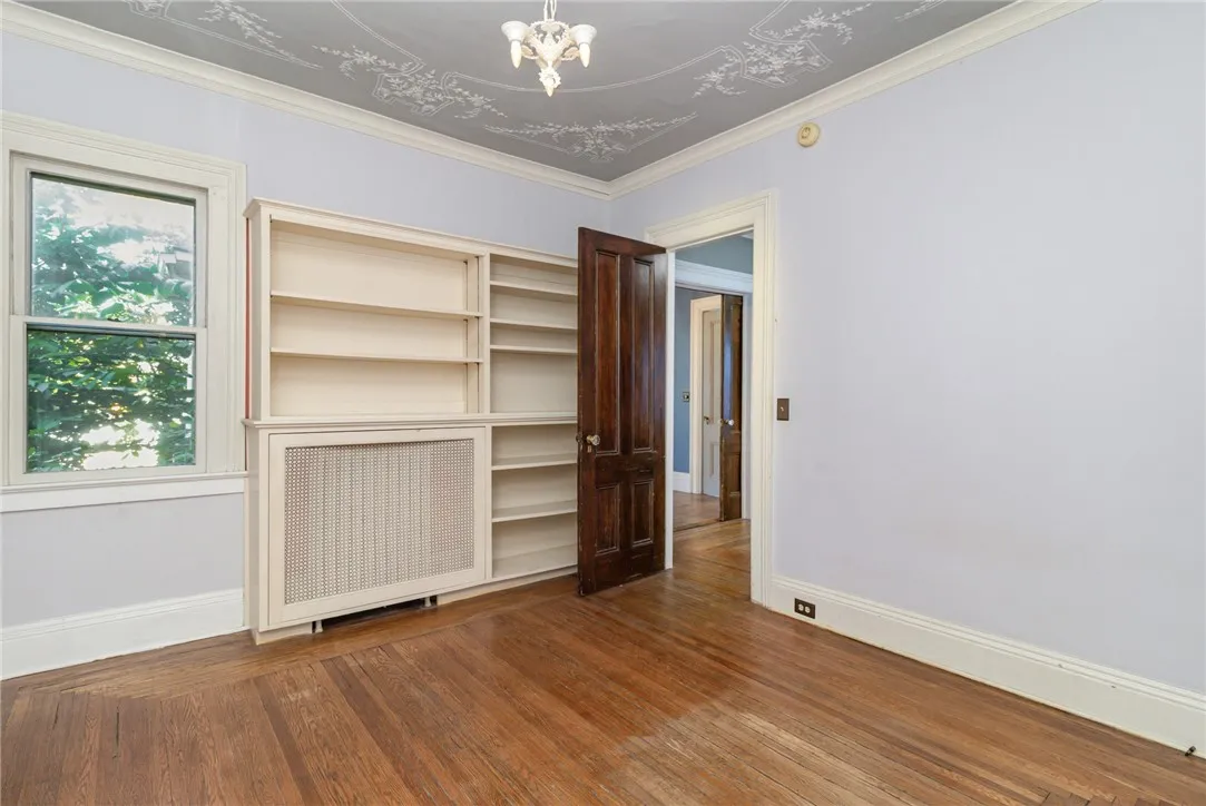 56 Vassar Street, Rochester, New York 14607, Rochester, New York 14607, 4 Bedrooms Bedrooms, 9 Rooms Rooms,1 BathroomBathrooms,Residential Lease,For Rent,56 Vassar Street, Rochester, New York 14607,R1632419