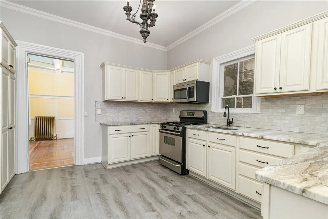 56 Vassar Street, Rochester, New York 14607, Rochester, New York 14607, 4 Bedrooms Bedrooms, 9 Rooms Rooms,1 BathroomBathrooms,Residential Lease,For Rent,56 Vassar Street, Rochester, New York 14607,R1632419