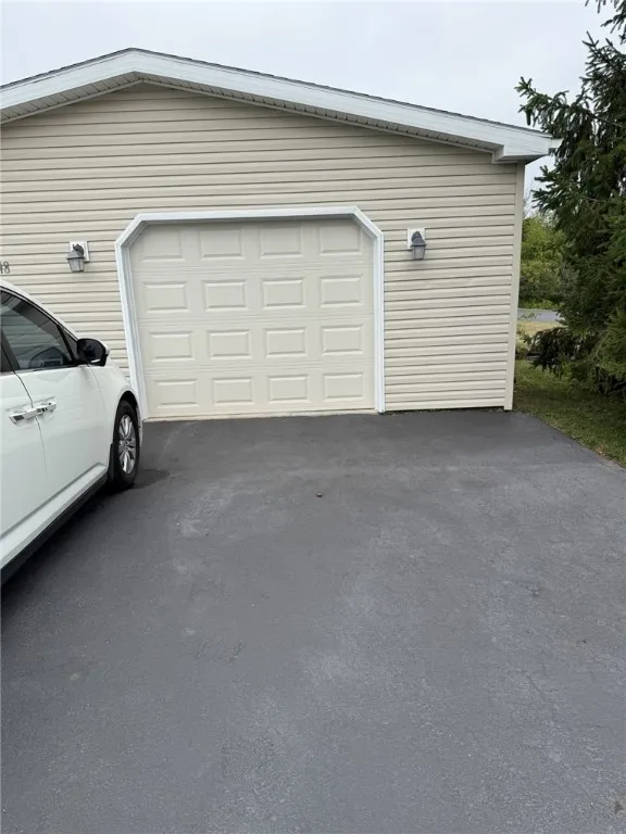 1.5 Car Garage