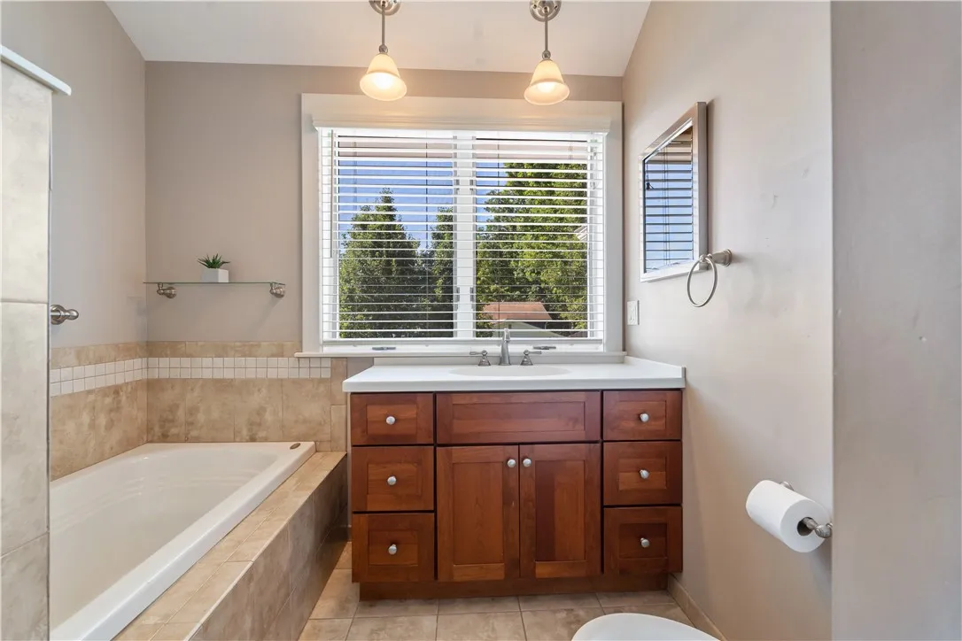 5261 W Lake Rd, Geneseo, New York 14454, Geneseo, New York 14454, 5 Bedrooms Bedrooms, 11 Rooms Rooms,4 BathroomsBathrooms,Residential,For Sale,5261 W Lake Rd, Geneseo, New York 14454,R1632854