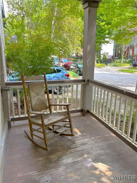 18 Irving Place, Buffalo, New York 14201, Buffalo, New York 14201, 2 Bedrooms Bedrooms, 7 Rooms Rooms,1 BathroomBathrooms,Residential Lease,For Rent,18 Irving Place, Buffalo, New York 14201,B1632945