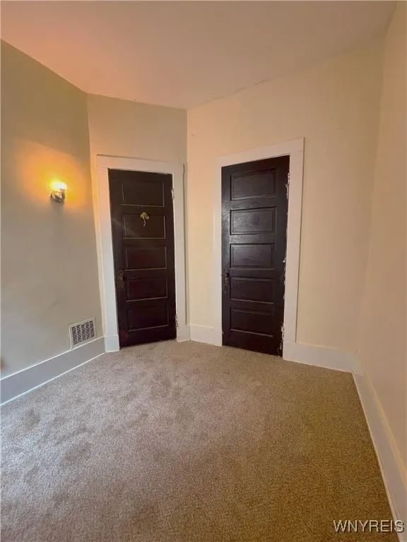 18 Irving Place, Buffalo, New York 14201, Buffalo, New York 14201, 2 Bedrooms Bedrooms, 7 Rooms Rooms,1 BathroomBathrooms,Residential Lease,For Rent,18 Irving Place, Buffalo, New York 14201,B1632945