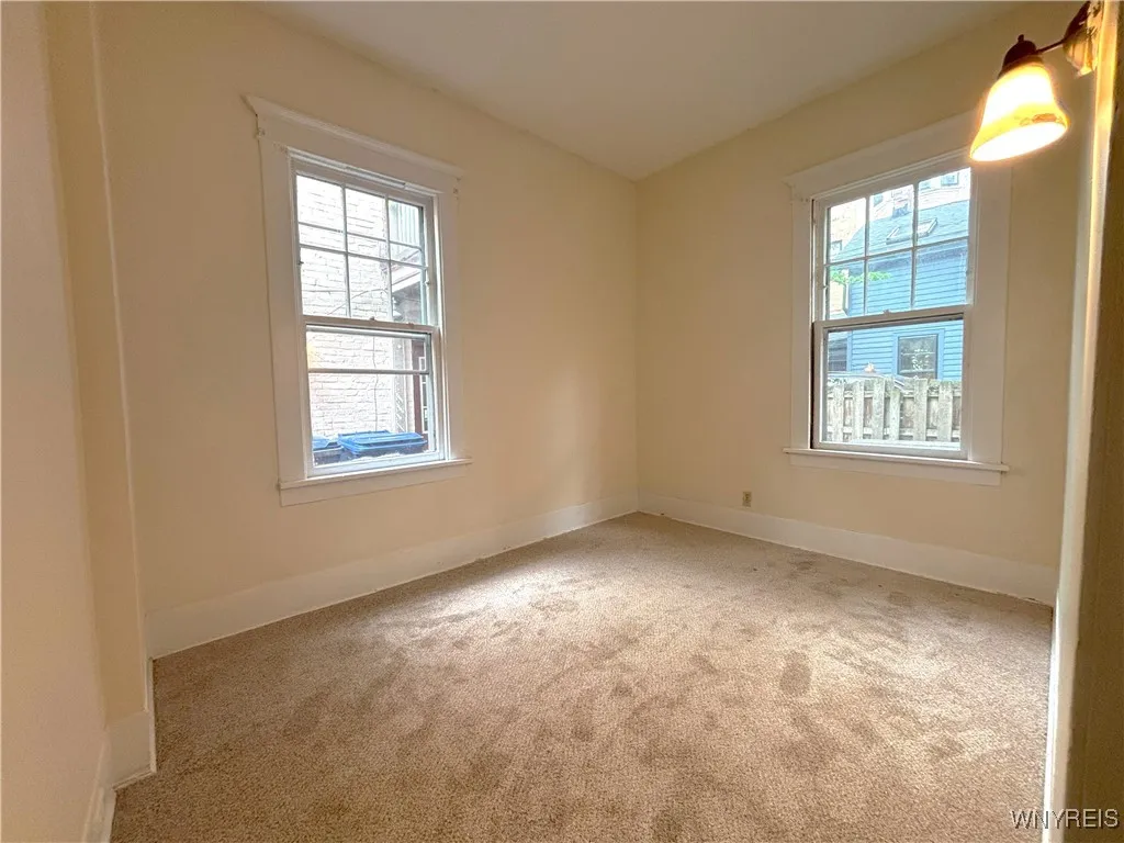 18 Irving Place, Buffalo, New York 14201, Buffalo, New York 14201, 2 Bedrooms Bedrooms, 7 Rooms Rooms,1 BathroomBathrooms,Residential Lease,For Rent,18 Irving Place, Buffalo, New York 14201,B1632945