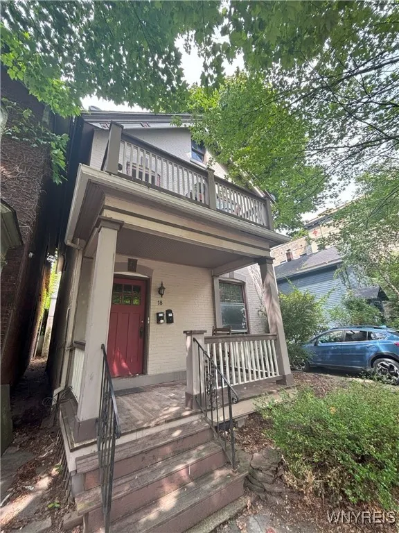 18 Irving Place, Buffalo, New York 14201, Buffalo, New York 14201, 2 Bedrooms Bedrooms, 7 Rooms Rooms,1 BathroomBathrooms,Residential Lease,For Rent,18 Irving Place, Buffalo, New York 14201,B1632945