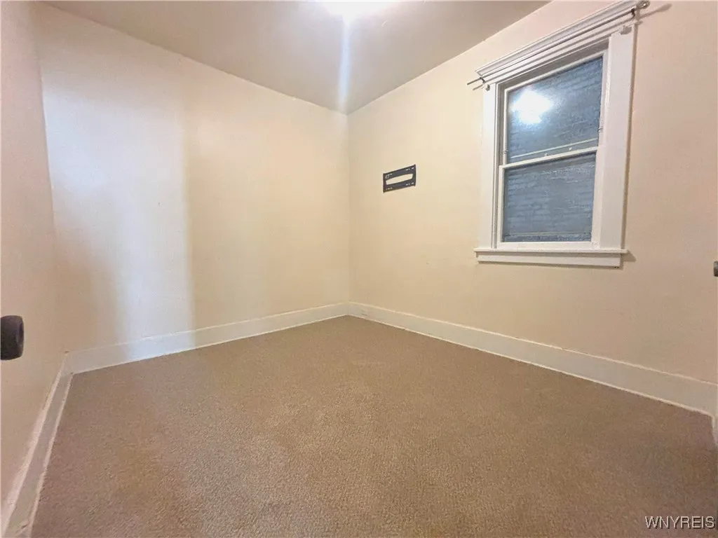 18 Irving Place, Buffalo, New York 14201, Buffalo, New York 14201, 2 Bedrooms Bedrooms, 7 Rooms Rooms,1 BathroomBathrooms,Residential Lease,For Rent,18 Irving Place, Buffalo, New York 14201,B1632945