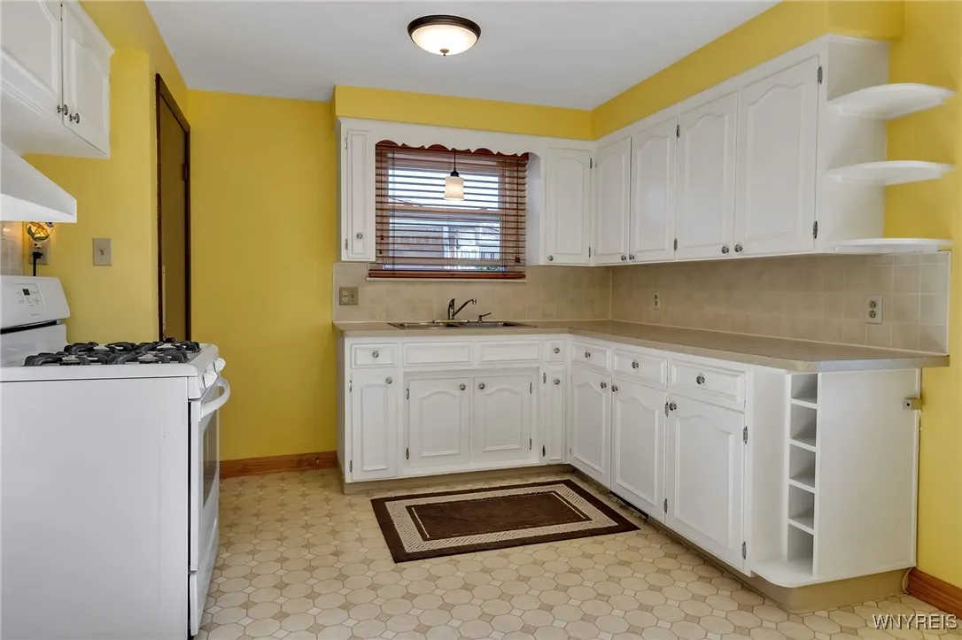 34 Ceil Drive, Cheektowaga, New York 14227, Cheektowaga, New York 14227, 3 Bedrooms Bedrooms, 7 Rooms Rooms,1 BathroomBathrooms,Residential,For Sale,34 Ceil Drive, Cheektowaga, New York 14227,B1632779