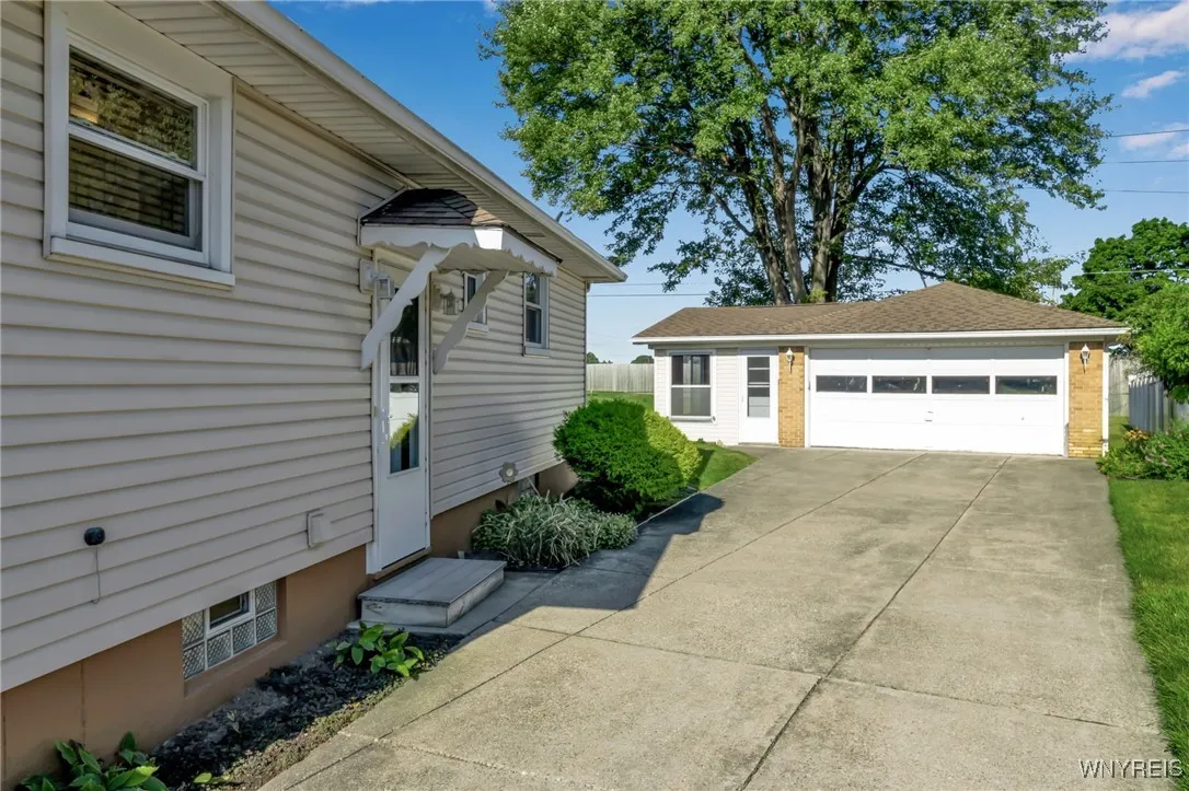 34 Ceil Drive, Cheektowaga, New York 14227, Cheektowaga, New York 14227, 3 Bedrooms Bedrooms, 7 Rooms Rooms,1 BathroomBathrooms,Residential,For Sale,34 Ceil Drive, Cheektowaga, New York 14227,B1632779
