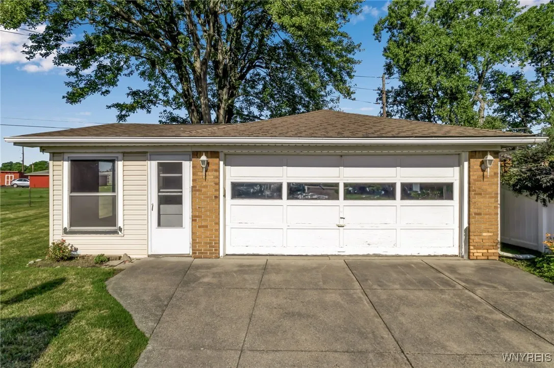 34 Ceil Drive, Cheektowaga, New York 14227, Cheektowaga, New York 14227, 3 Bedrooms Bedrooms, 7 Rooms Rooms,1 BathroomBathrooms,Residential,For Sale,34 Ceil Drive, Cheektowaga, New York 14227,B1632779