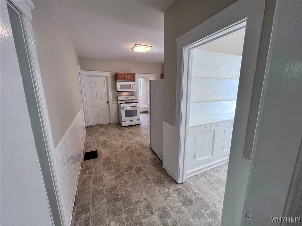 289 Hoyt Street, Buffalo, New York 14213, Buffalo, New York 14213, 6 Bedrooms Bedrooms, ,2 BathroomsBathrooms,Residential,For Sale,289 Hoyt Street, Buffalo, New York 14213,B1632923