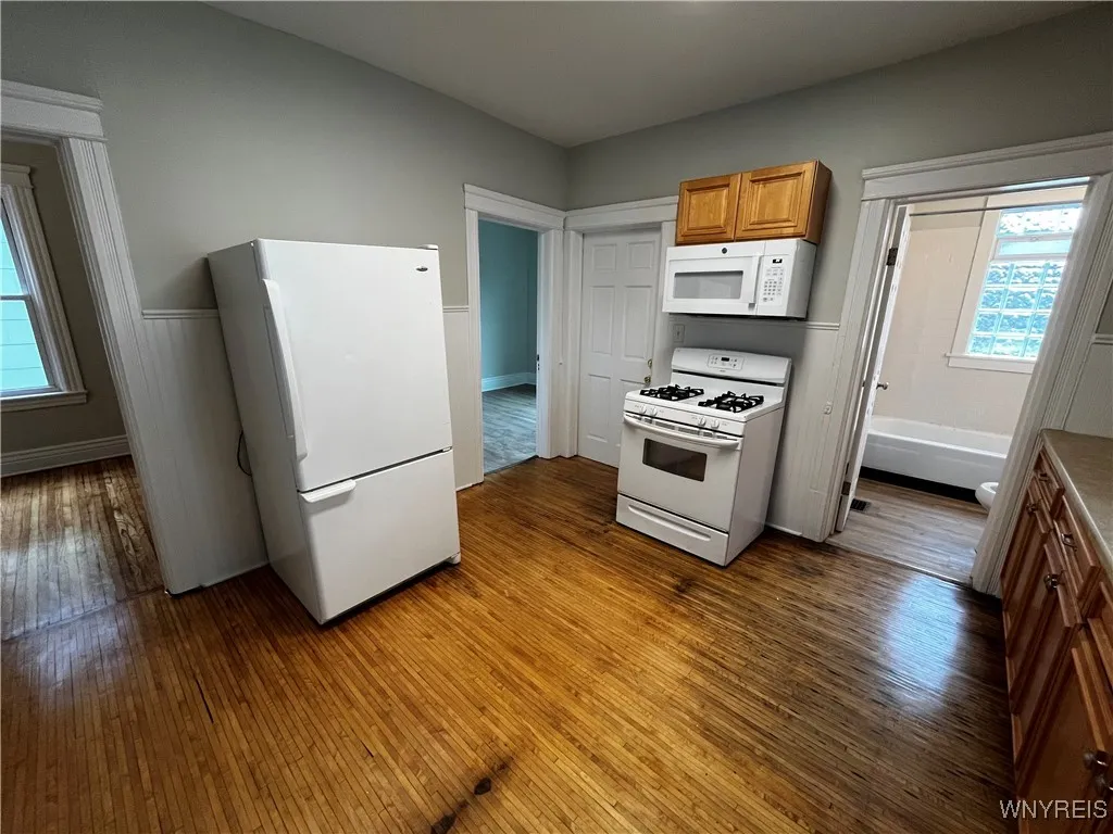 289 Hoyt Street, Buffalo, New York 14213, Buffalo, New York 14213, 6 Bedrooms Bedrooms, ,2 BathroomsBathrooms,Residential,For Sale,289 Hoyt Street, Buffalo, New York 14213,B1632923
