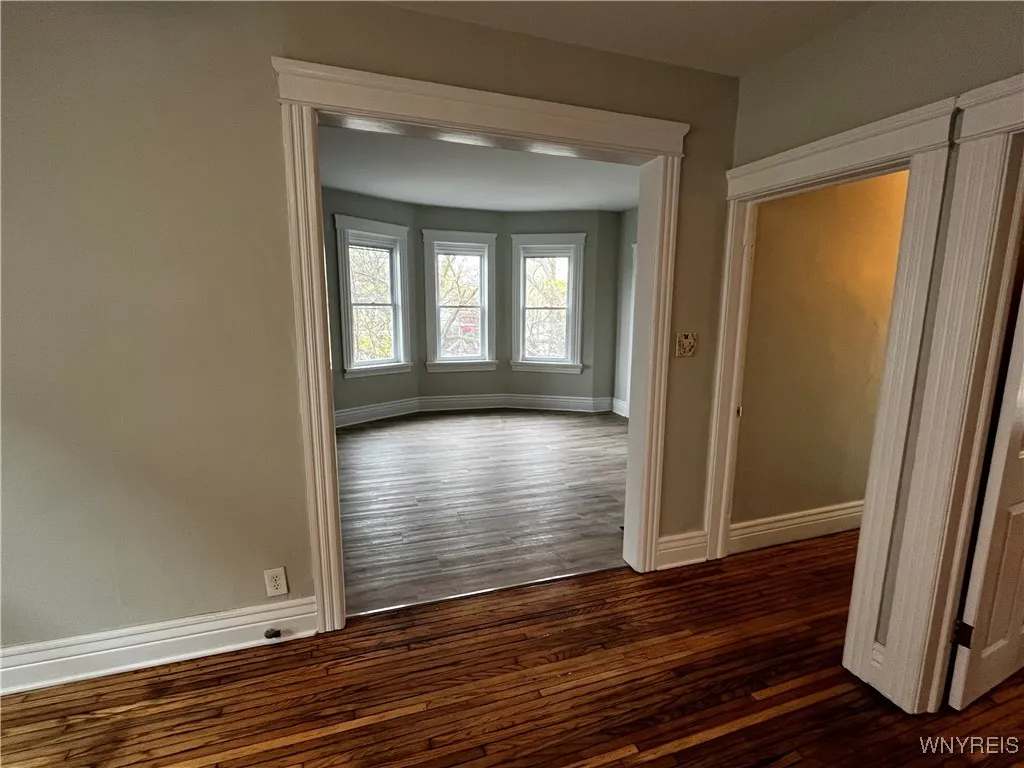 289 Hoyt Street, Buffalo, New York 14213, Buffalo, New York 14213, 6 Bedrooms Bedrooms, ,2 BathroomsBathrooms,Residential,For Sale,289 Hoyt Street, Buffalo, New York 14213,B1632923