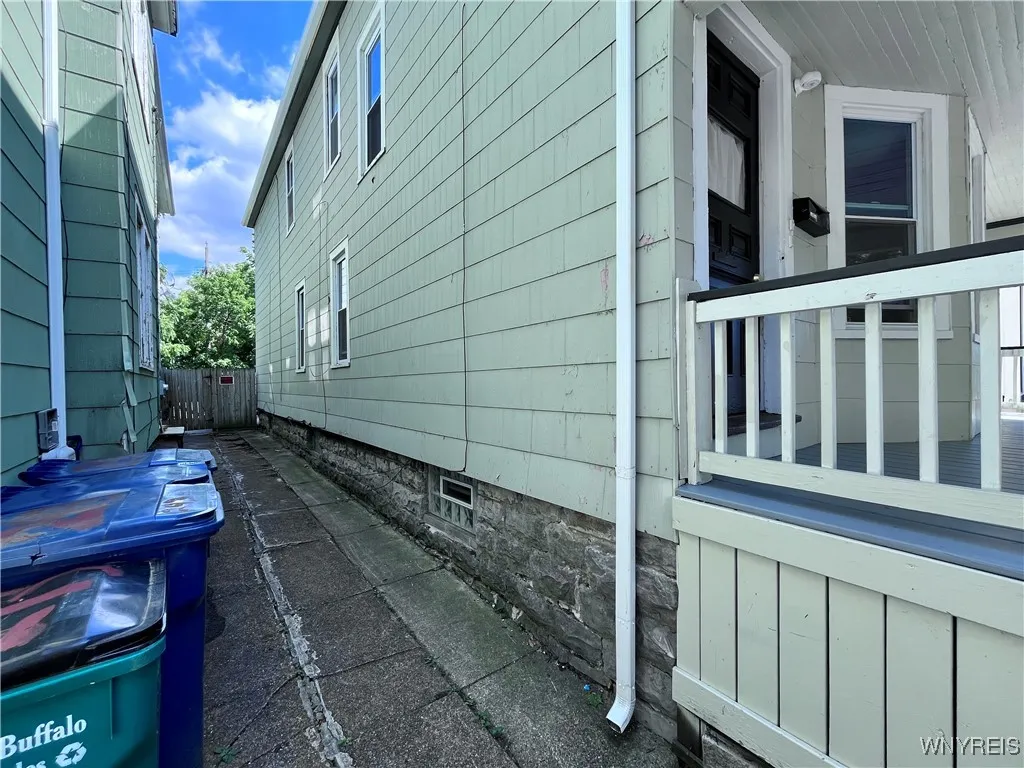 289 Hoyt Street, Buffalo, New York 14213, Buffalo, New York 14213, 6 Bedrooms Bedrooms, ,2 BathroomsBathrooms,Residential,For Sale,289 Hoyt Street, Buffalo, New York 14213,B1632923