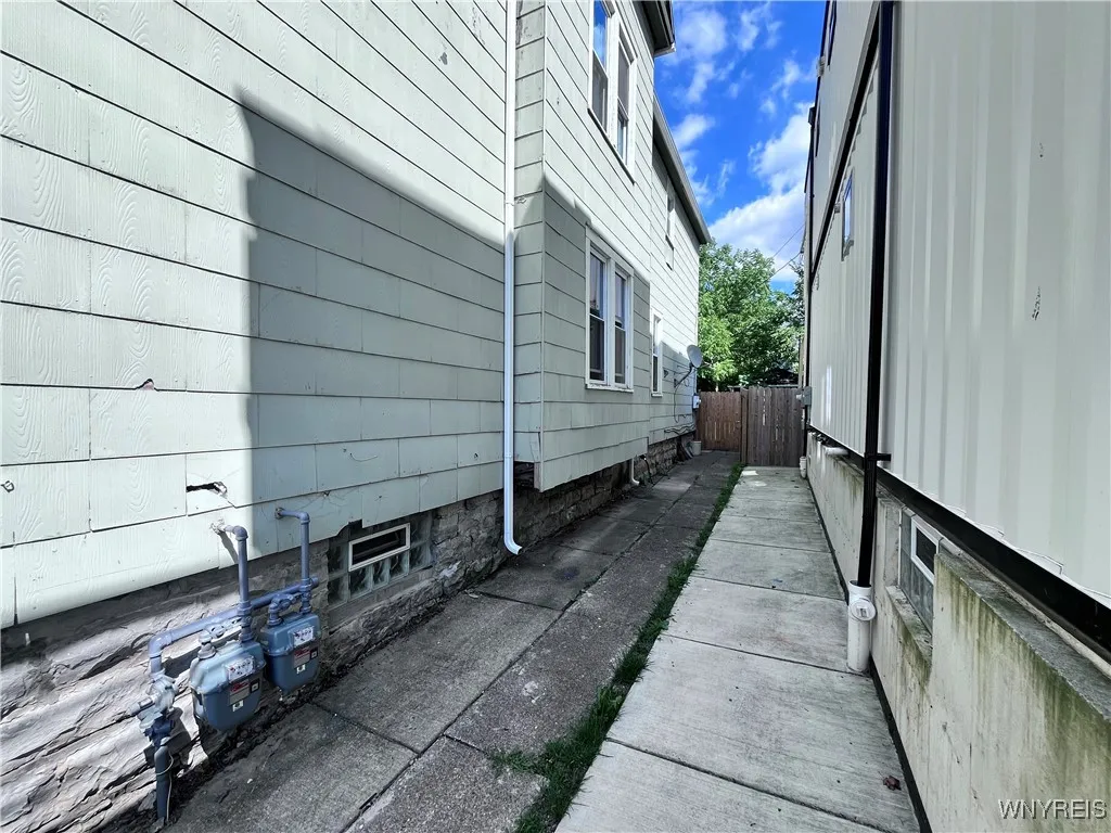 289 Hoyt Street, Buffalo, New York 14213, Buffalo, New York 14213, 6 Bedrooms Bedrooms, ,2 BathroomsBathrooms,Residential,For Sale,289 Hoyt Street, Buffalo, New York 14213,B1632923