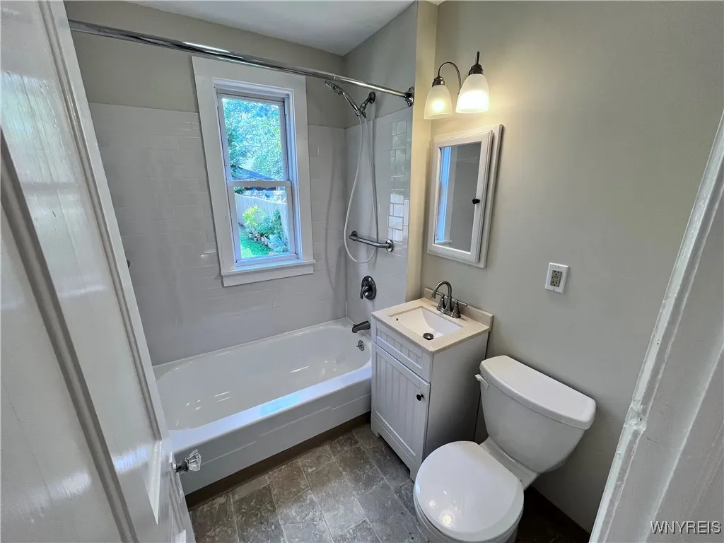 289 Hoyt Street, Buffalo, New York 14213, Buffalo, New York 14213, 6 Bedrooms Bedrooms, ,2 BathroomsBathrooms,Residential,For Sale,289 Hoyt Street, Buffalo, New York 14213,B1632923