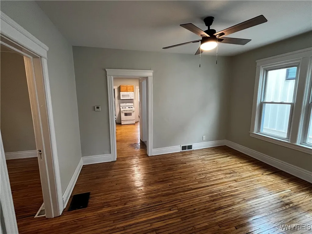 289 Hoyt Street, Buffalo, New York 14213, Buffalo, New York 14213, 6 Bedrooms Bedrooms, ,2 BathroomsBathrooms,Residential,For Sale,289 Hoyt Street, Buffalo, New York 14213,B1632923