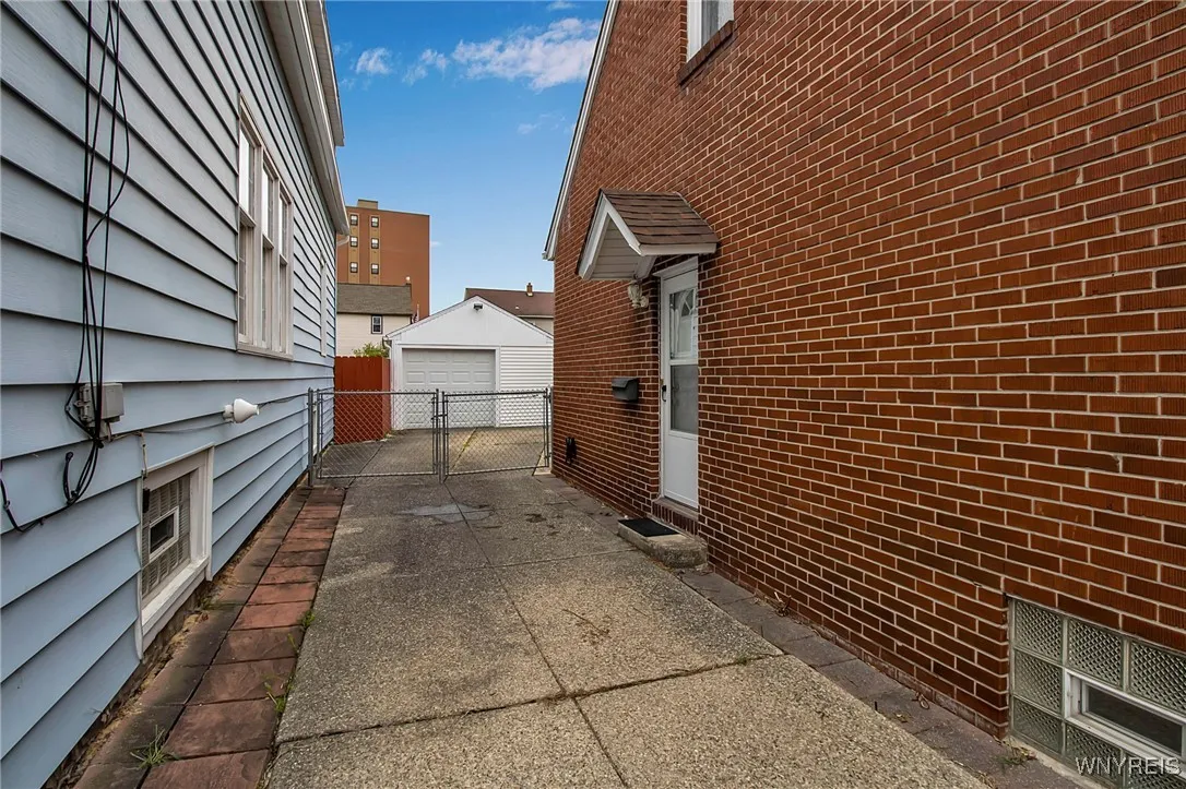 Driveway/ side entrace