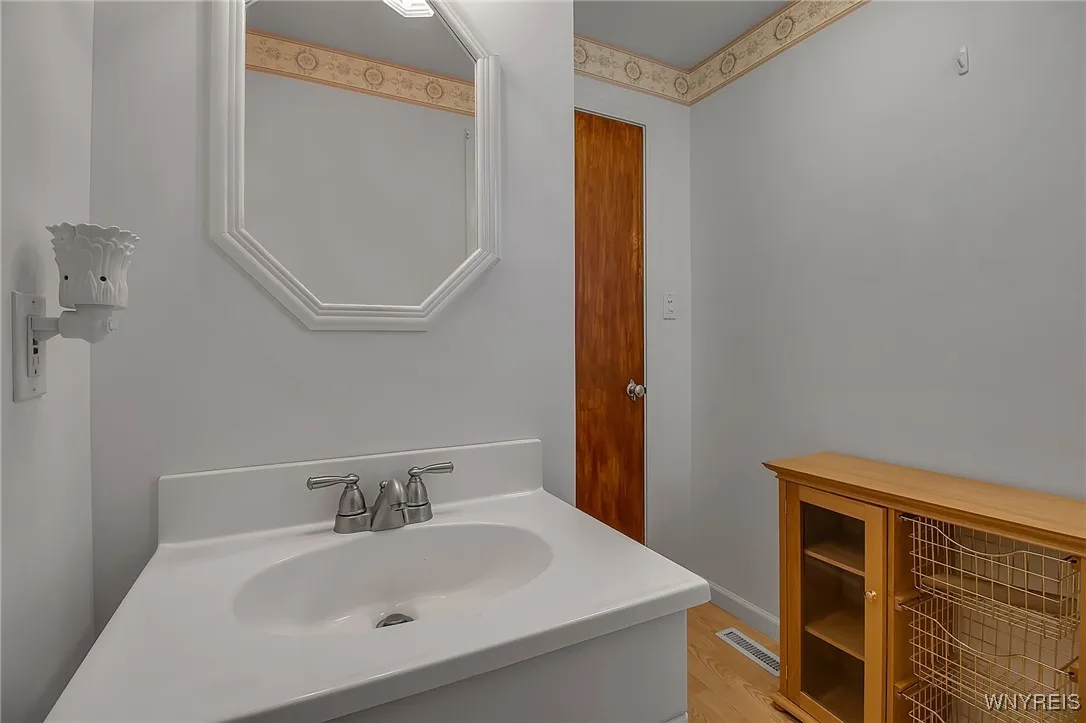 1/2 Bath