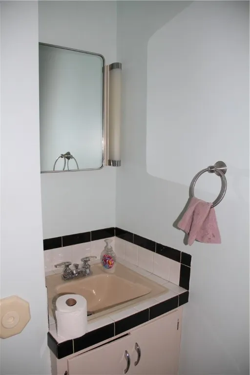 26 Shannon Street, Bath, New York 14810, Bath, New York 14810, 3 Bedrooms Bedrooms, 7 Rooms Rooms,1 BathroomBathrooms,Residential,For Sale,26 Shannon Street, Bath, New York 14810,R1632954