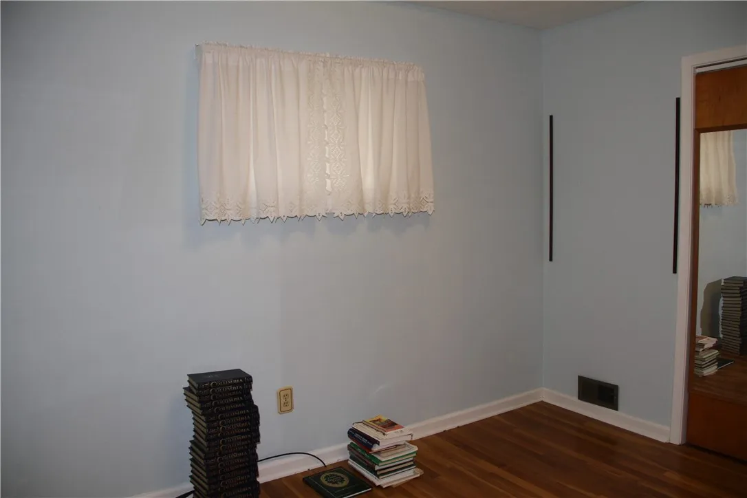26 Shannon Street, Bath, New York 14810, Bath, New York 14810, 3 Bedrooms Bedrooms, 7 Rooms Rooms,1 BathroomBathrooms,Residential,For Sale,26 Shannon Street, Bath, New York 14810,R1632954