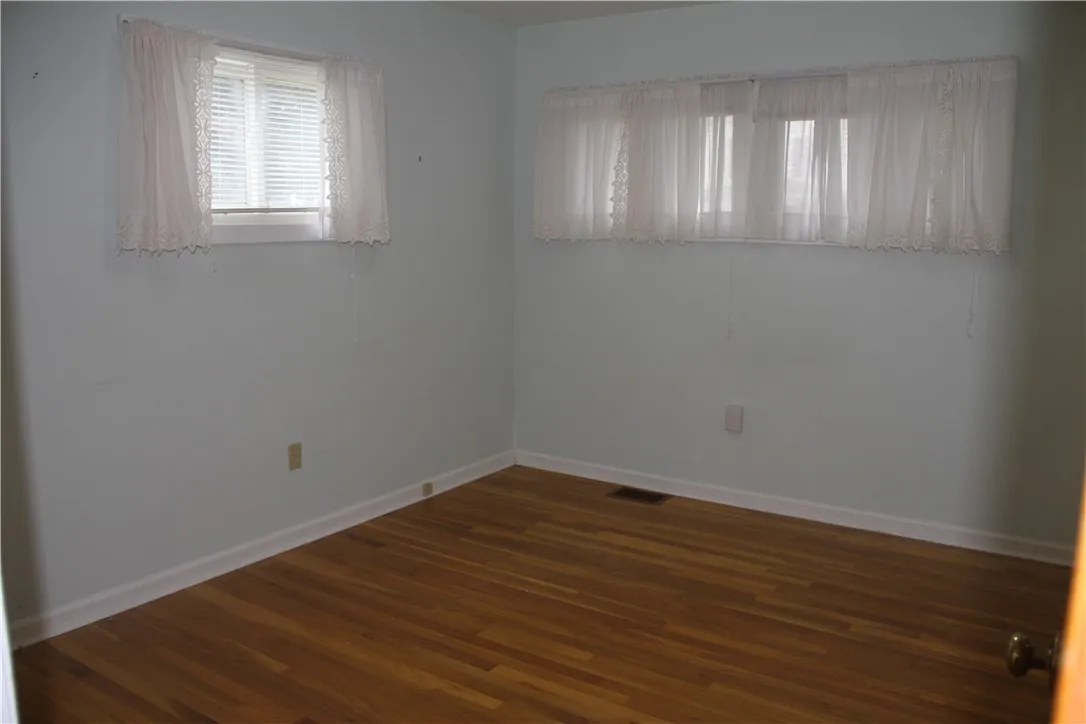26 Shannon Street, Bath, New York 14810, Bath, New York 14810, 3 Bedrooms Bedrooms, 7 Rooms Rooms,1 BathroomBathrooms,Residential,For Sale,26 Shannon Street, Bath, New York 14810,R1632954