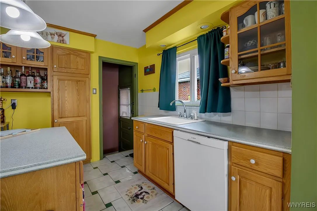 179 Hamilton Boulevard, Tonawanda, New York 14127, Tonawanda, New York 14127, 2 Bedrooms Bedrooms, 4 Rooms Rooms,1 BathroomBathrooms,Residential Lease,For Rent,179 Hamilton Boulevard, Tonawanda, New York 14127,B1632967