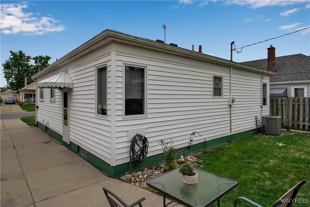 179 Hamilton Boulevard, Tonawanda, New York 14127, Tonawanda, New York 14127, 2 Bedrooms Bedrooms, 4 Rooms Rooms,1 BathroomBathrooms,Residential Lease,For Rent,179 Hamilton Boulevard, Tonawanda, New York 14127,B1632967
