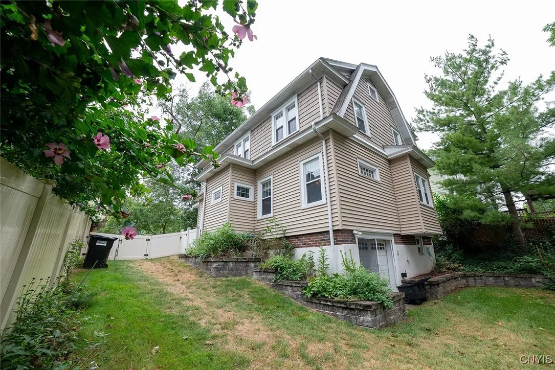 511 Robineau Road, Syracuse, New York 13207, Syracuse, New York 13207, 3 Bedrooms Bedrooms, 7 Rooms Rooms,1 BathroomBathrooms,Residential,For Sale,511 Robineau Road, Syracuse, New York 13207,S1632658