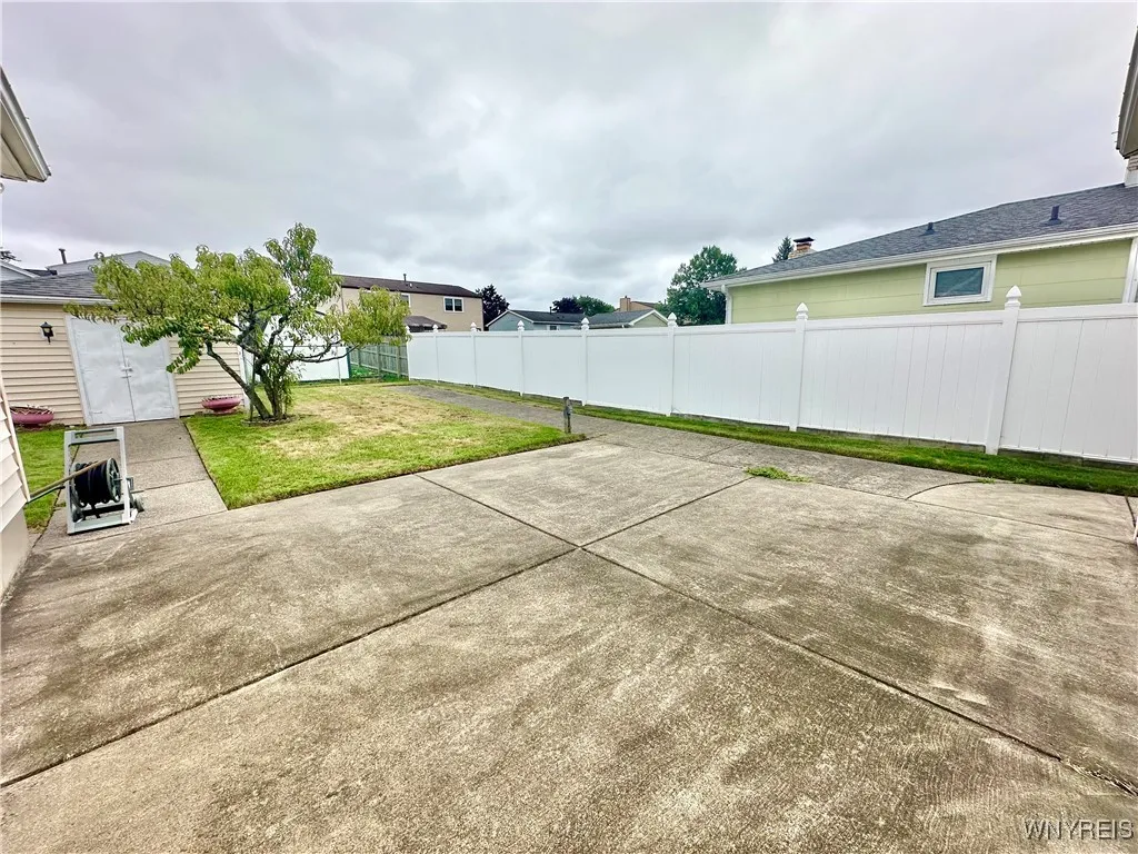 83 Barbados Drive, Cheektowaga, New York 14227, Cheektowaga, New York 14227, 3 Bedrooms Bedrooms, 7 Rooms Rooms,2 BathroomsBathrooms,Residential,For Sale,83 Barbados Drive, Cheektowaga, New York 14227,B1632620