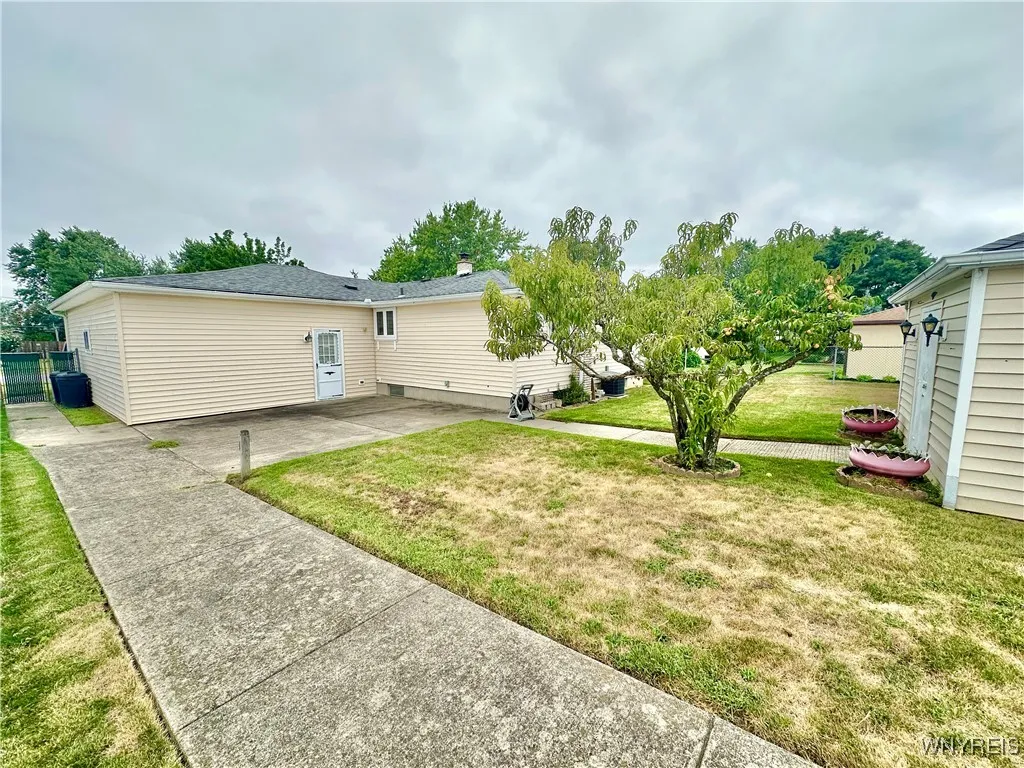 83 Barbados Drive, Cheektowaga, New York 14227, Cheektowaga, New York 14227, 3 Bedrooms Bedrooms, 7 Rooms Rooms,2 BathroomsBathrooms,Residential,For Sale,83 Barbados Drive, Cheektowaga, New York 14227,B1632620