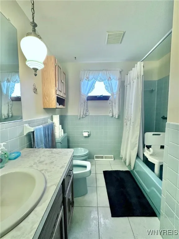 83 Barbados Drive, Cheektowaga, New York 14227, Cheektowaga, New York 14227, 3 Bedrooms Bedrooms, 7 Rooms Rooms,2 BathroomsBathrooms,Residential,For Sale,83 Barbados Drive, Cheektowaga, New York 14227,B1632620