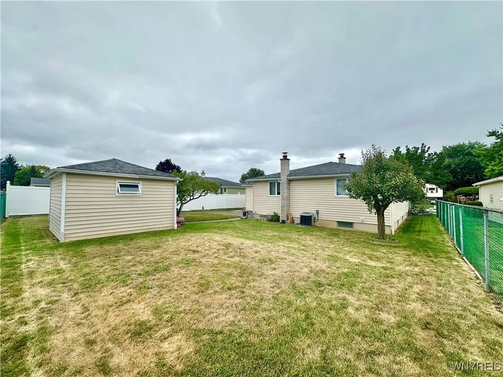 83 Barbados Drive, Cheektowaga, New York 14227, Cheektowaga, New York 14227, 3 Bedrooms Bedrooms, 7 Rooms Rooms,2 BathroomsBathrooms,Residential,For Sale,83 Barbados Drive, Cheektowaga, New York 14227,B1632620
