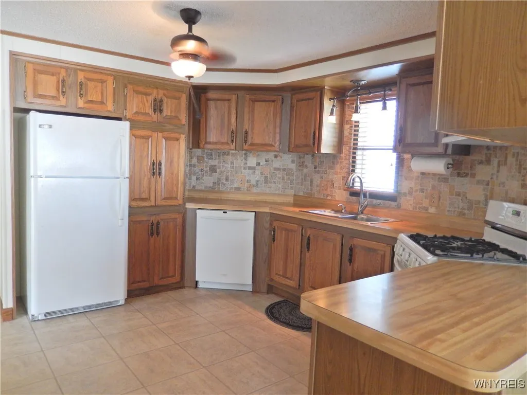 Open Kitchen floor plan. All appliances included!