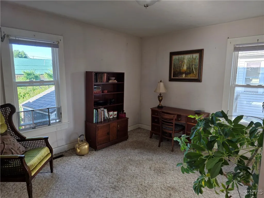 family roof adjoining eat-in kitchen