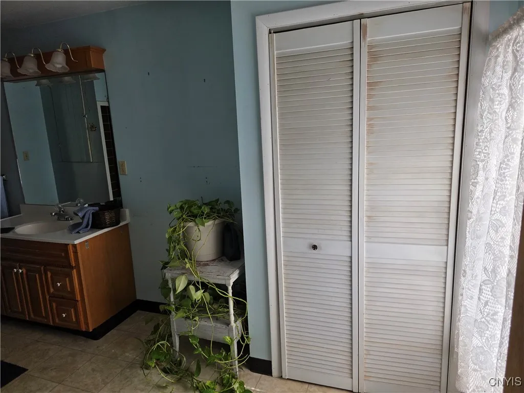 linen closet in full bath