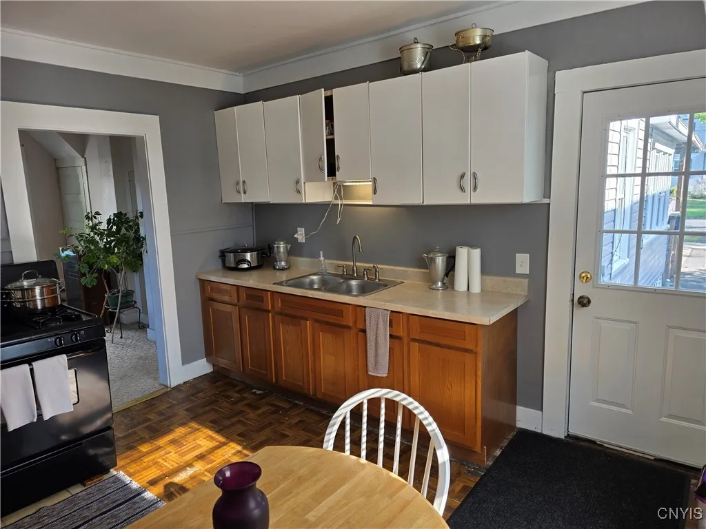 Eat in kitchen showing covered entry