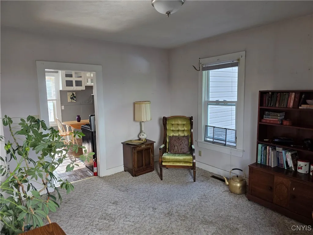 family roof adjoining eat-in kitchen
