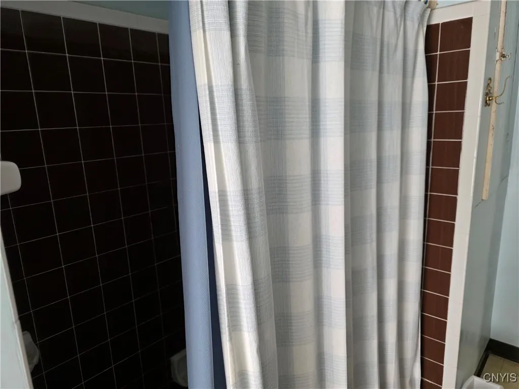 full tub in bathroom