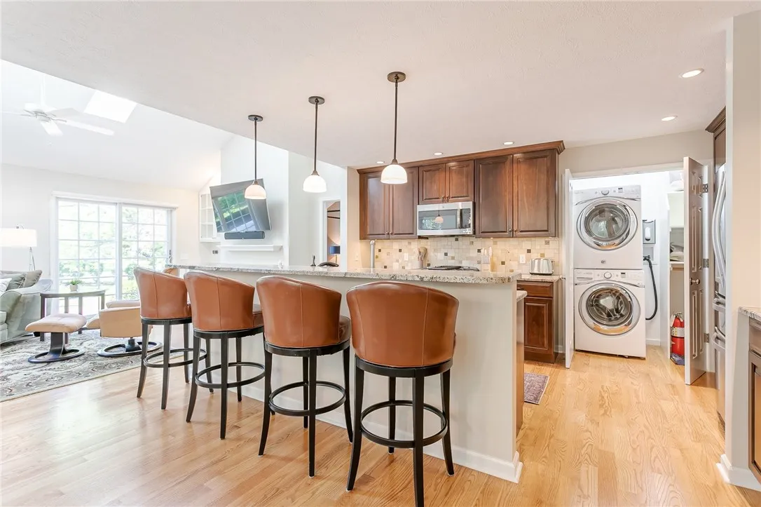 72 Windward Way, Canandaigua City, New York 14424, Canandaigua City, New York 14424, 3 Bedrooms Bedrooms, 9 Rooms Rooms,3 BathroomsBathrooms,Residential Lease,For Rent,72 Windward Way, Canandaigua City, New York 14424,R1632994