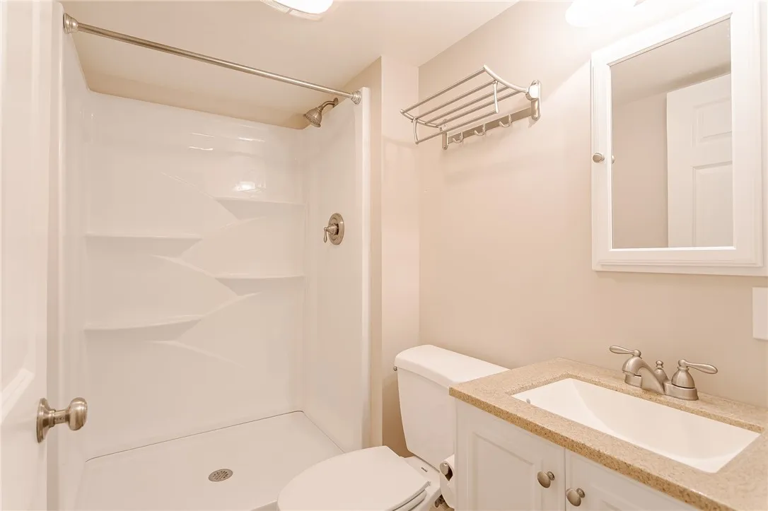 72 Windward Way, Canandaigua City, New York 14424, Canandaigua City, New York 14424, 3 Bedrooms Bedrooms, 9 Rooms Rooms,3 BathroomsBathrooms,Residential Lease,For Rent,72 Windward Way, Canandaigua City, New York 14424,R1632994