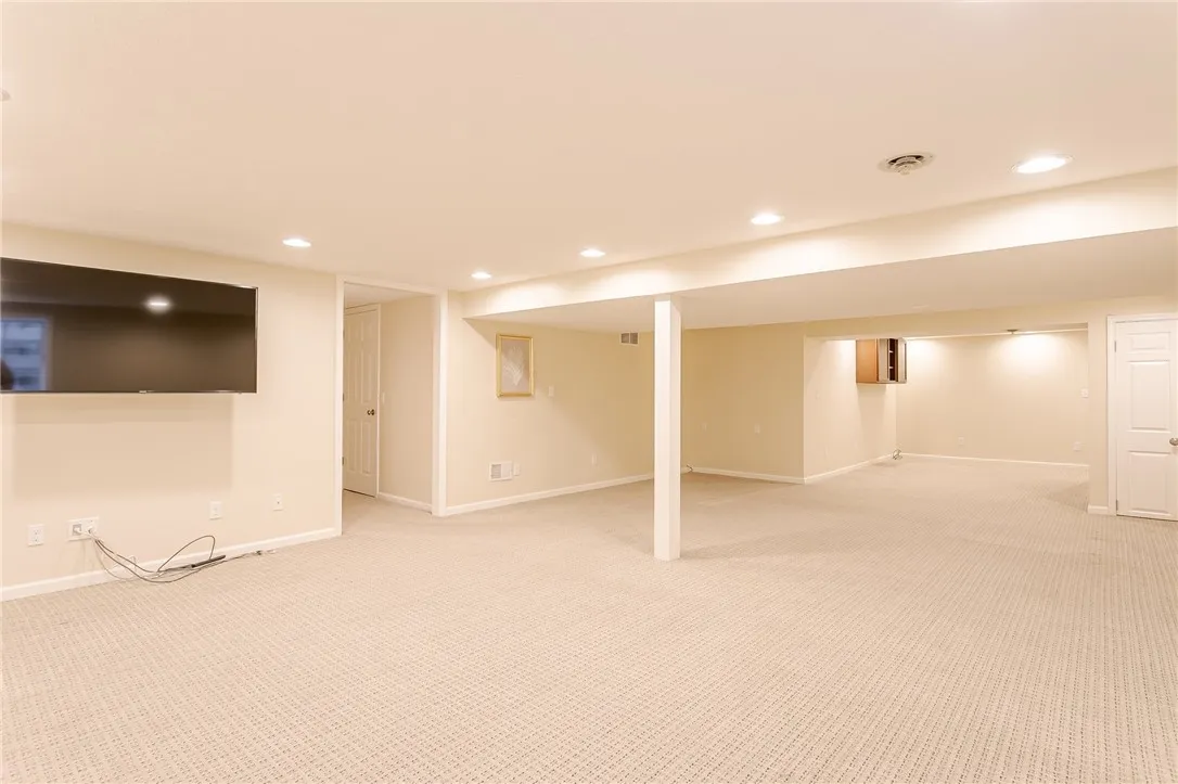 72 Windward Way, Canandaigua City, New York 14424, Canandaigua City, New York 14424, 3 Bedrooms Bedrooms, 9 Rooms Rooms,3 BathroomsBathrooms,Residential Lease,For Rent,72 Windward Way, Canandaigua City, New York 14424,R1632994