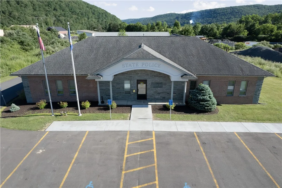 5 Leonard Way, Deposit, New York 13754, Deposit, New York 13754, ,Commercial Sale,For Sale,5 Leonard Way, Deposit, New York 13754,R1628345